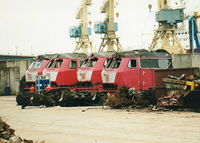 Verschrotte Loks im Übersehhafen Rostock